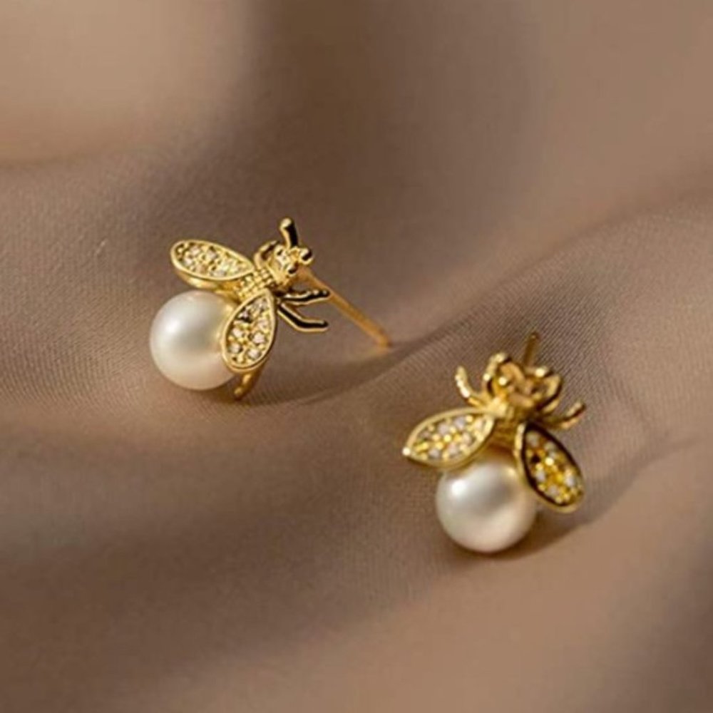 🐝 “Queen Bee”  Pearl Gold Insect Stud Earrings